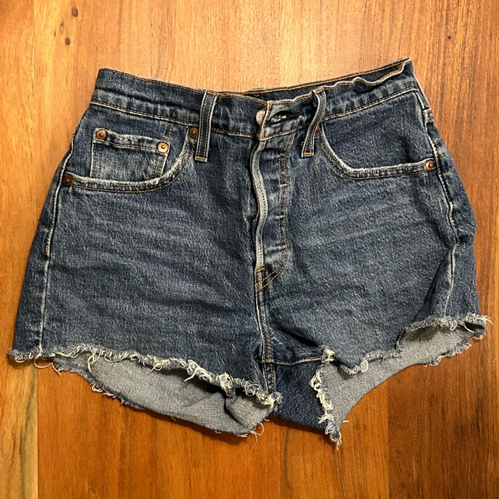 Levi’s 501 cutoff shorts dark wash W25
